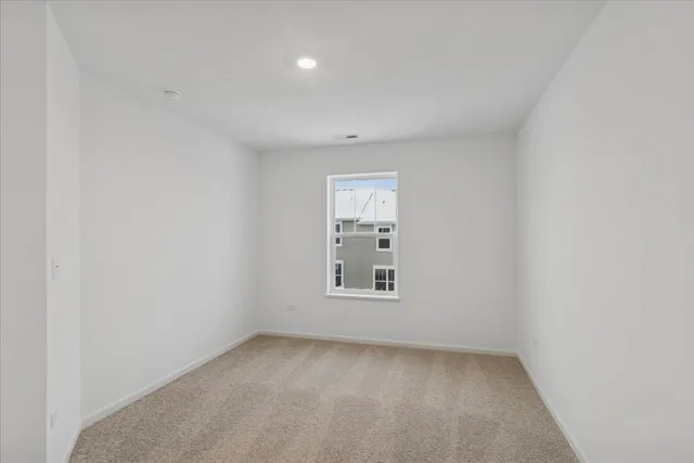 $3,000 | 406 Red Oak Circle, Volo, IL 60020