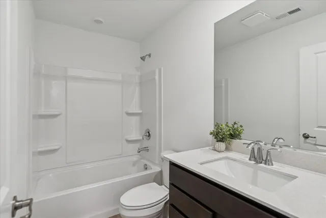 $3,000 | 406 Red Oak Circle, Volo, IL 60020