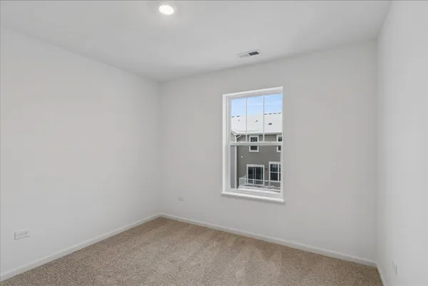 $2,800 | 406 Red Oak Circle, Volo, IL 60020