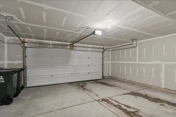 $2,800 | 406 Red Oak Circle, Volo, IL 60020