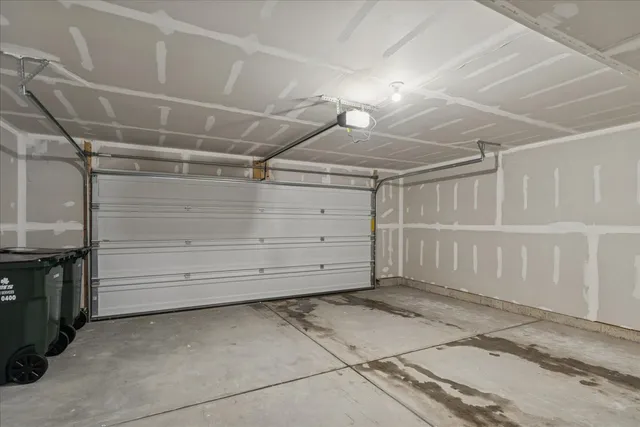 $3,000 | 406 Red Oak Circle, Volo, IL 60020