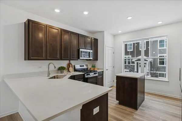 $2,800 | 406 Red Oak Circle, Volo, IL 60020