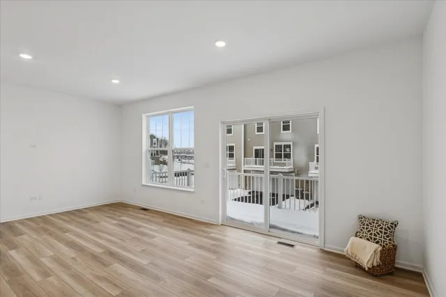 $3,000 | 406 Red Oak Circle, Volo, IL 60020