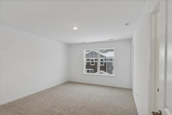 $2,800 | 406 Red Oak Circle, Volo, IL 60020