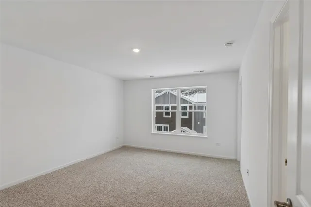 $3,000 | 406 Red Oak Circle, Volo, IL 60020