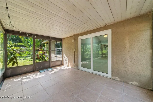 a view of a big room with an outdoor space