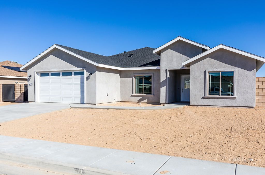 332 Thomas Street Ridgecrest, CA 93555 - Photo 1 of 36 Gallery Image 1