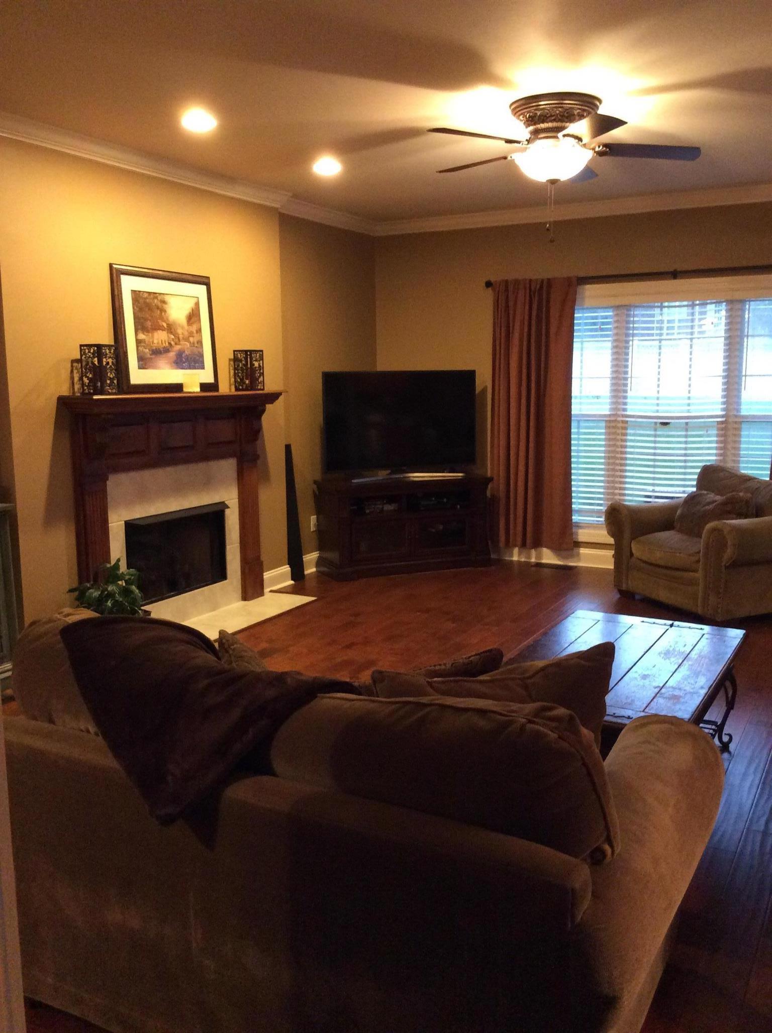 206 Hunters Ridge Drive Tullahoma, TN 37388 - Photo 4 of 18 Centrally located with gas log fireplace and large windows in back.
