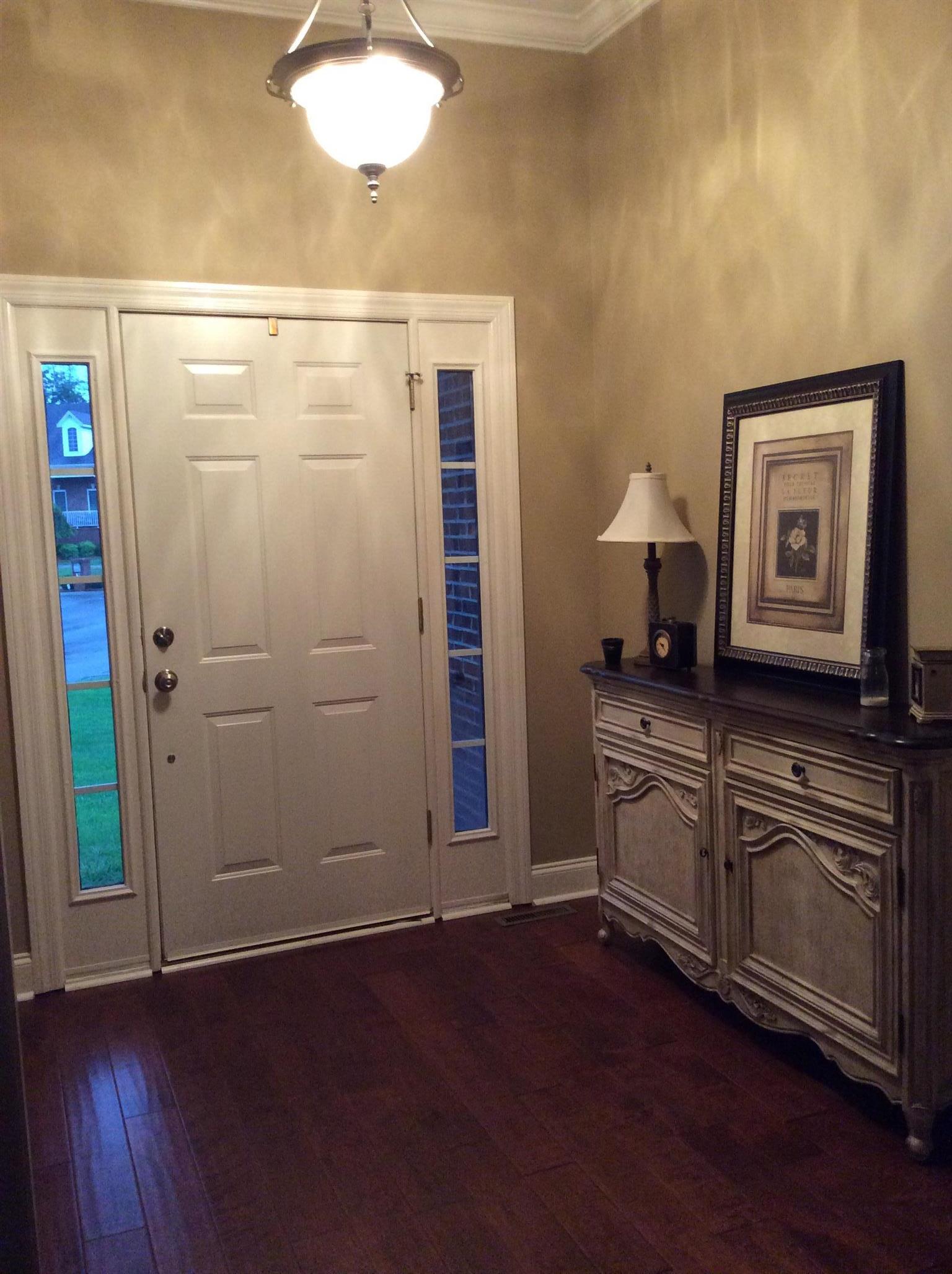 206 Hunters Ridge Drive Tullahoma, TN 37388 - Photo 5 of 18 Beautiful entry way greets you when you enter