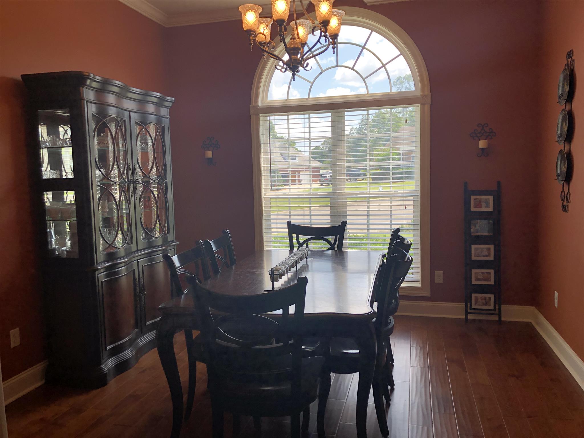 206 Hunters Ridge Drive Tullahoma, TN 37388 - Photo 7 of 18 Arch top window gives so much light in this spacious dining room