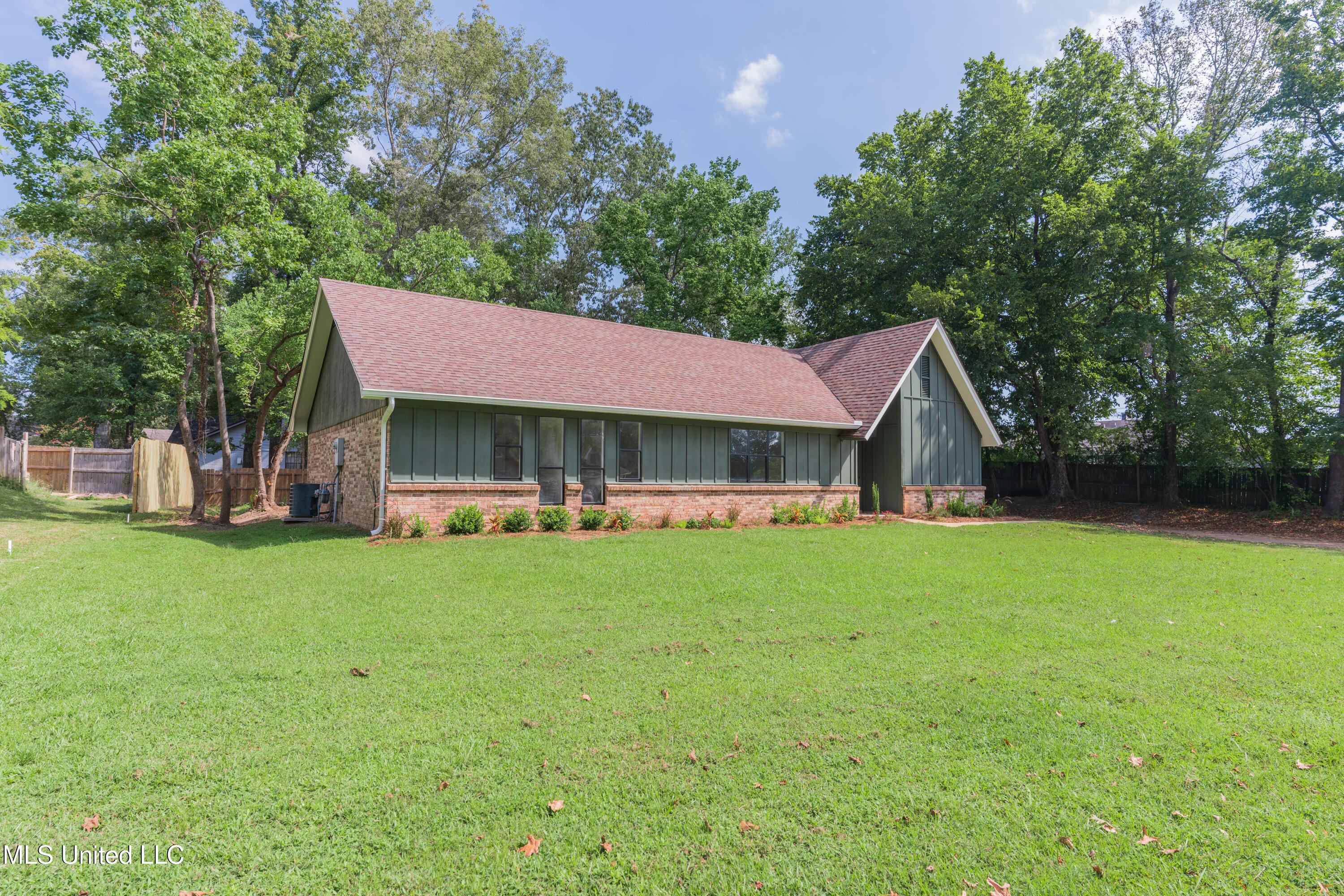 110 Casa Grande Drive Clinton, MS 39056 - Photo 2 of 46 2-Front