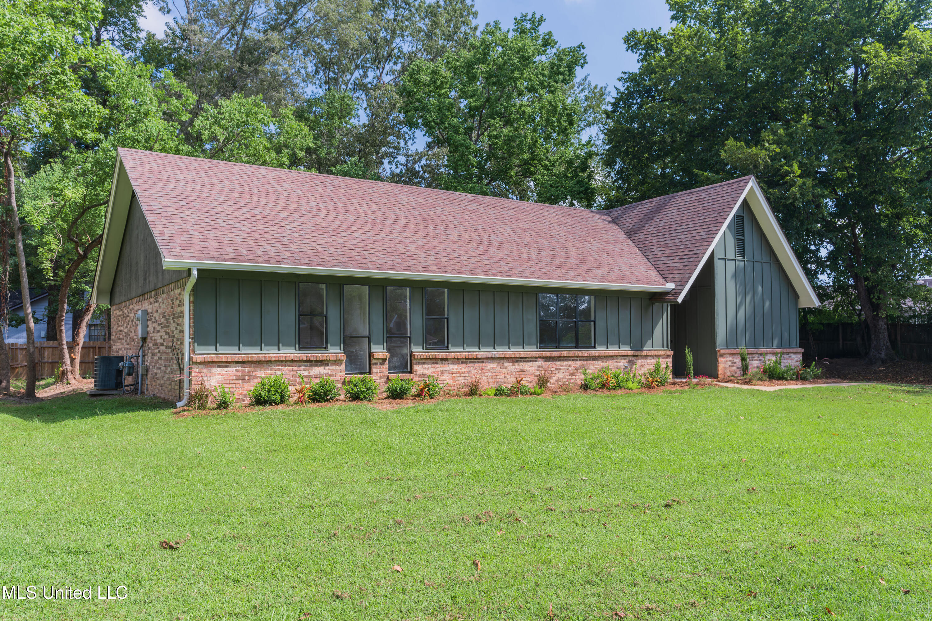 110 Casa Grande Drive Clinton, MS 39056 - Photo 3 of 46 3-Front