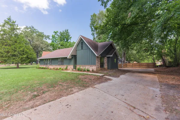 $264,900 | 110 Casa Grande Drive, Clinton, MS 39056