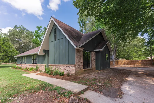 $259,900 | 110 Casa Grande Drive, Clinton, MS 39056