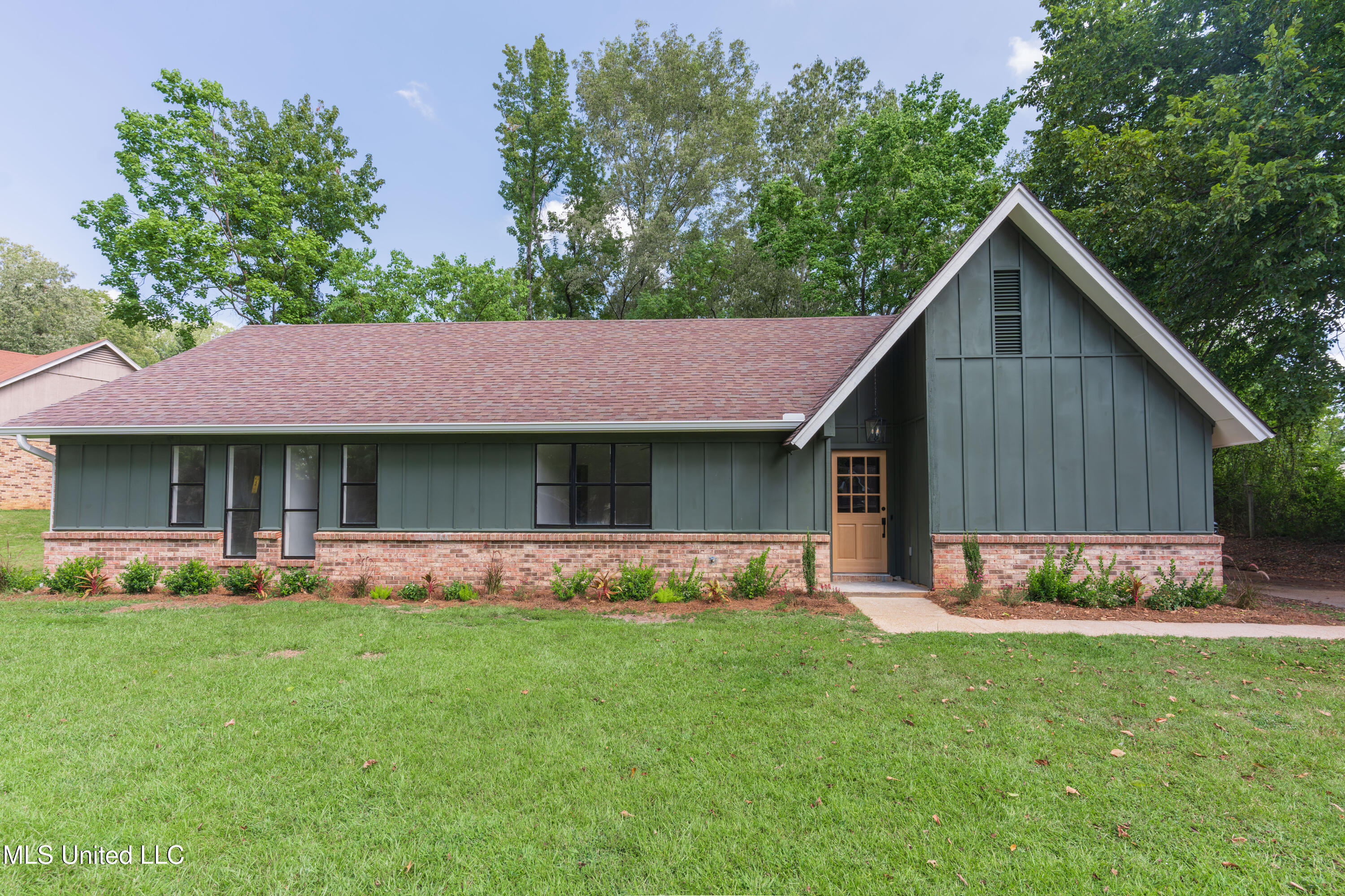 110 Casa Grande Drive Clinton, MS 39056 - Photo 6 of 46 6-Front