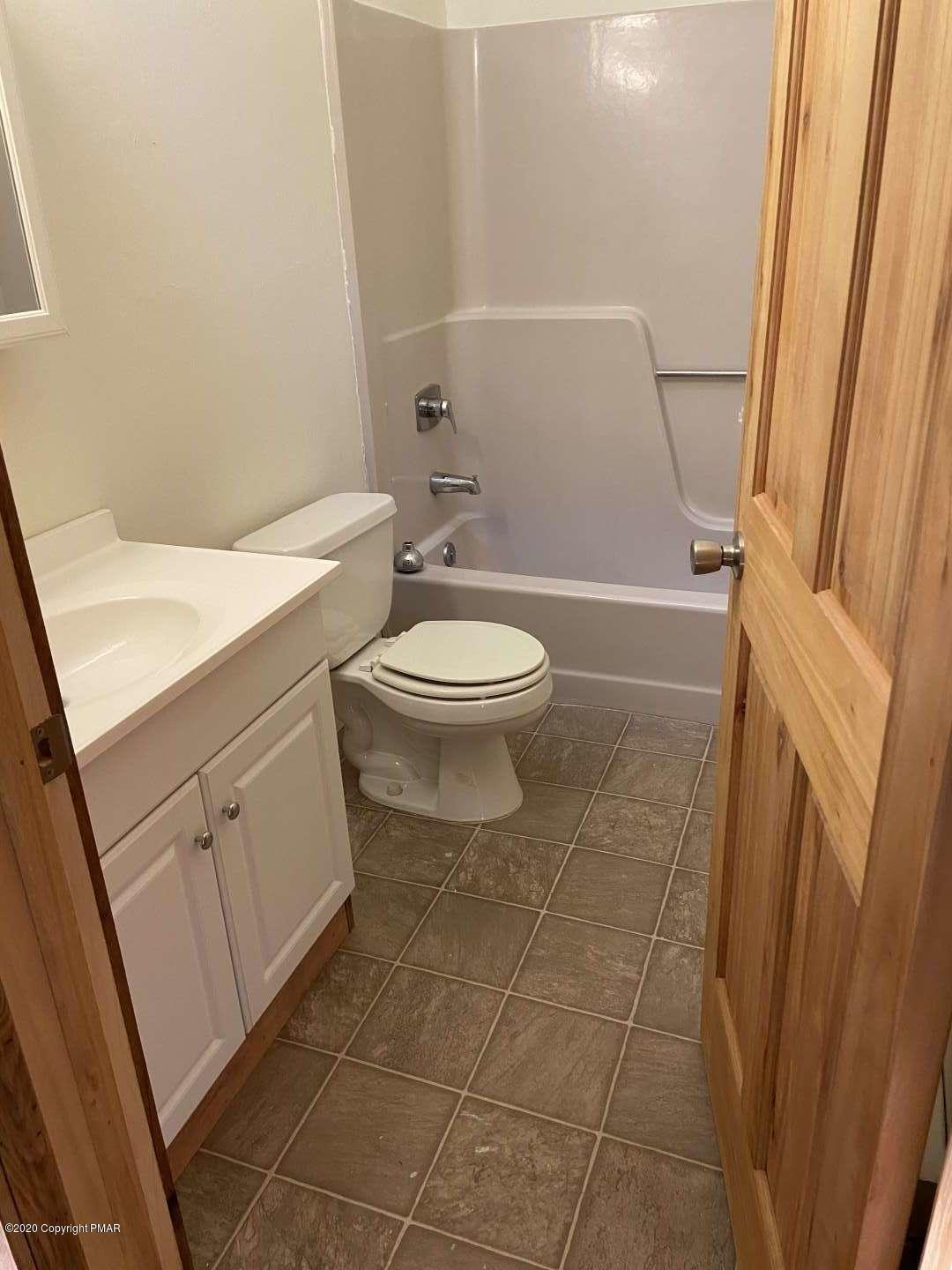 129 Lake Road Tobyhanna, PA 18466 - Photo 13 of 25 Sombers.13