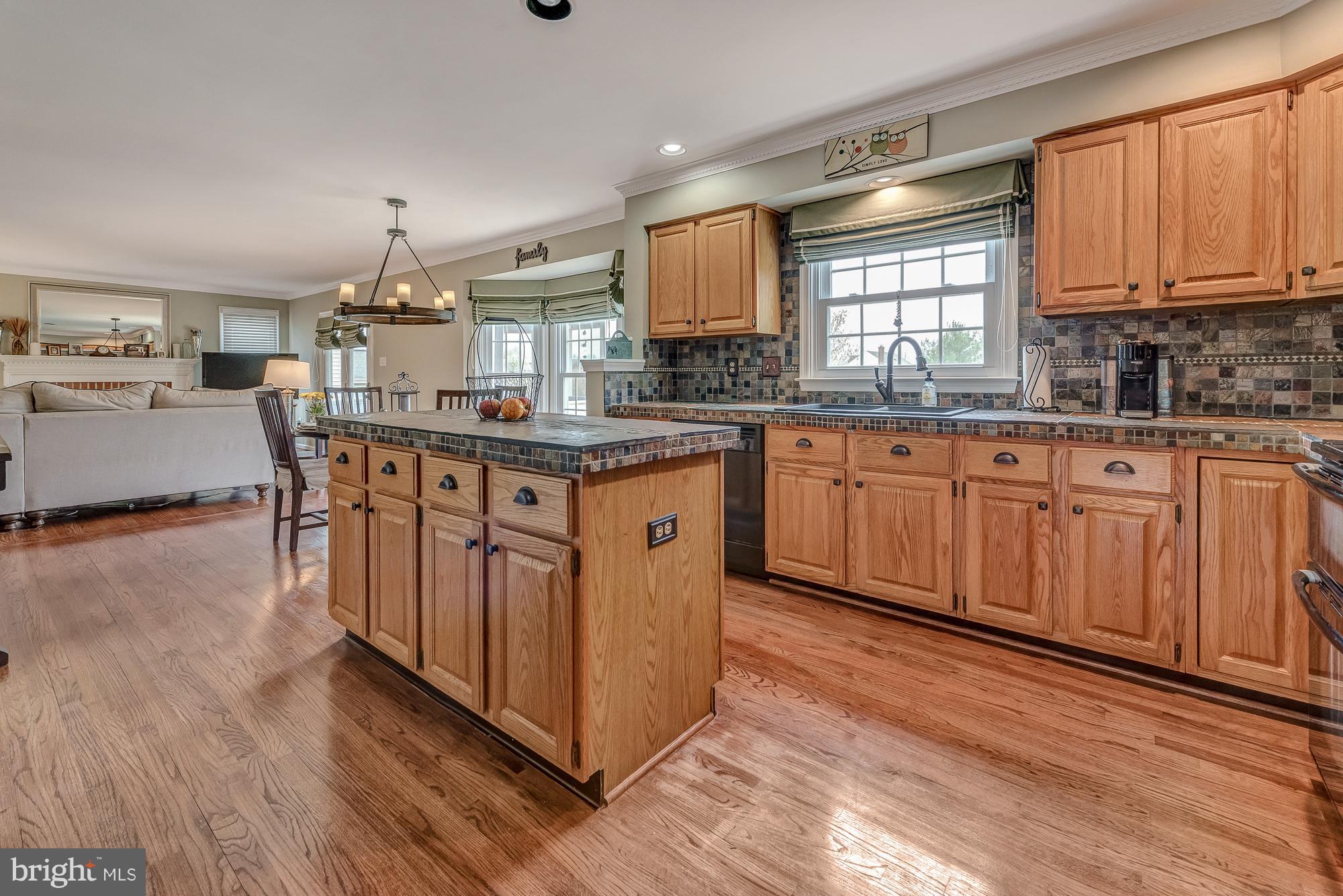 16902 Hoskinson Road Poolesville, MD 20837 - Photo 11 of 30 Plenty of natural light