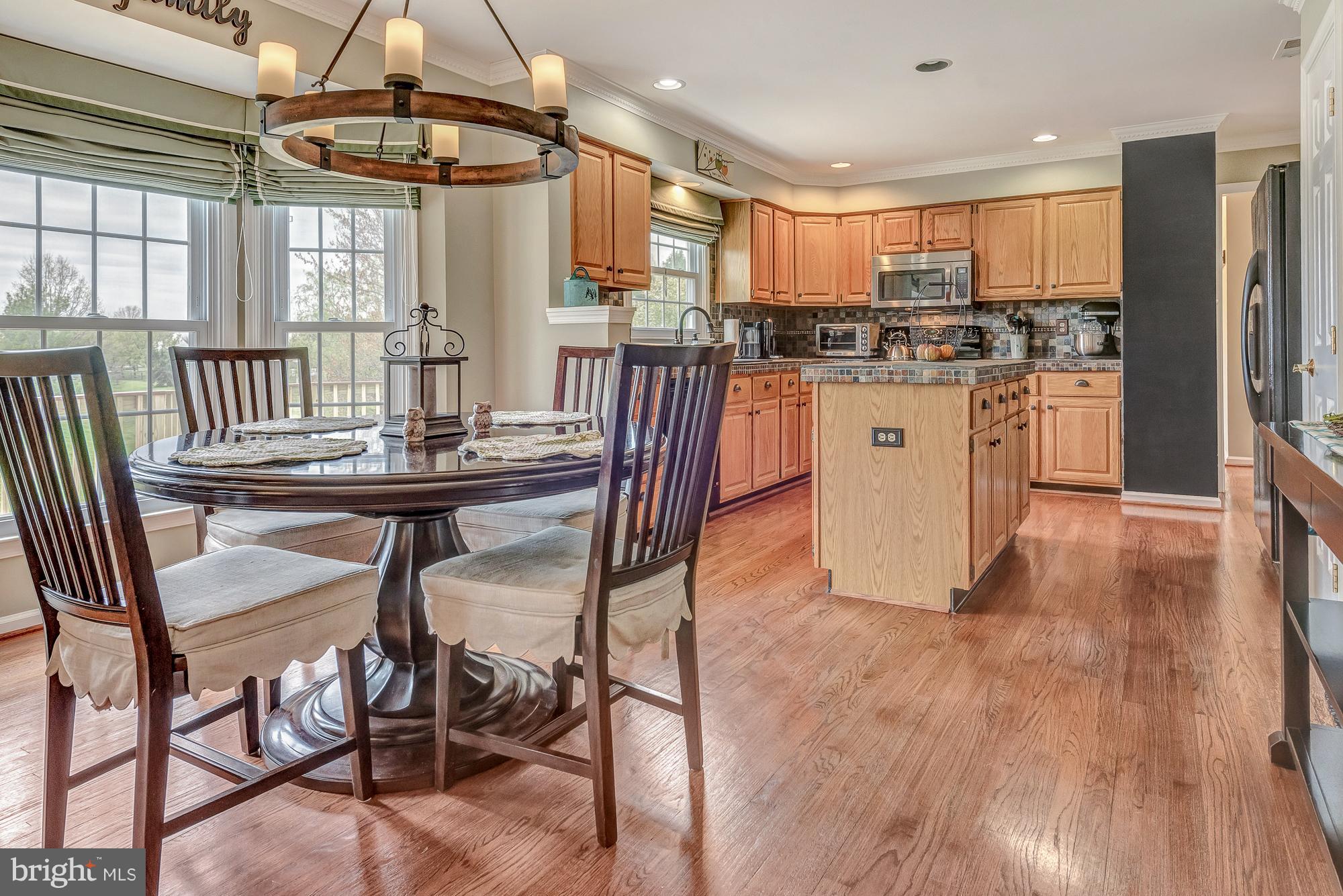16902 Hoskinson Road Poolesville, MD 20837 - Photo 12 of 30 Generous eat-in area
