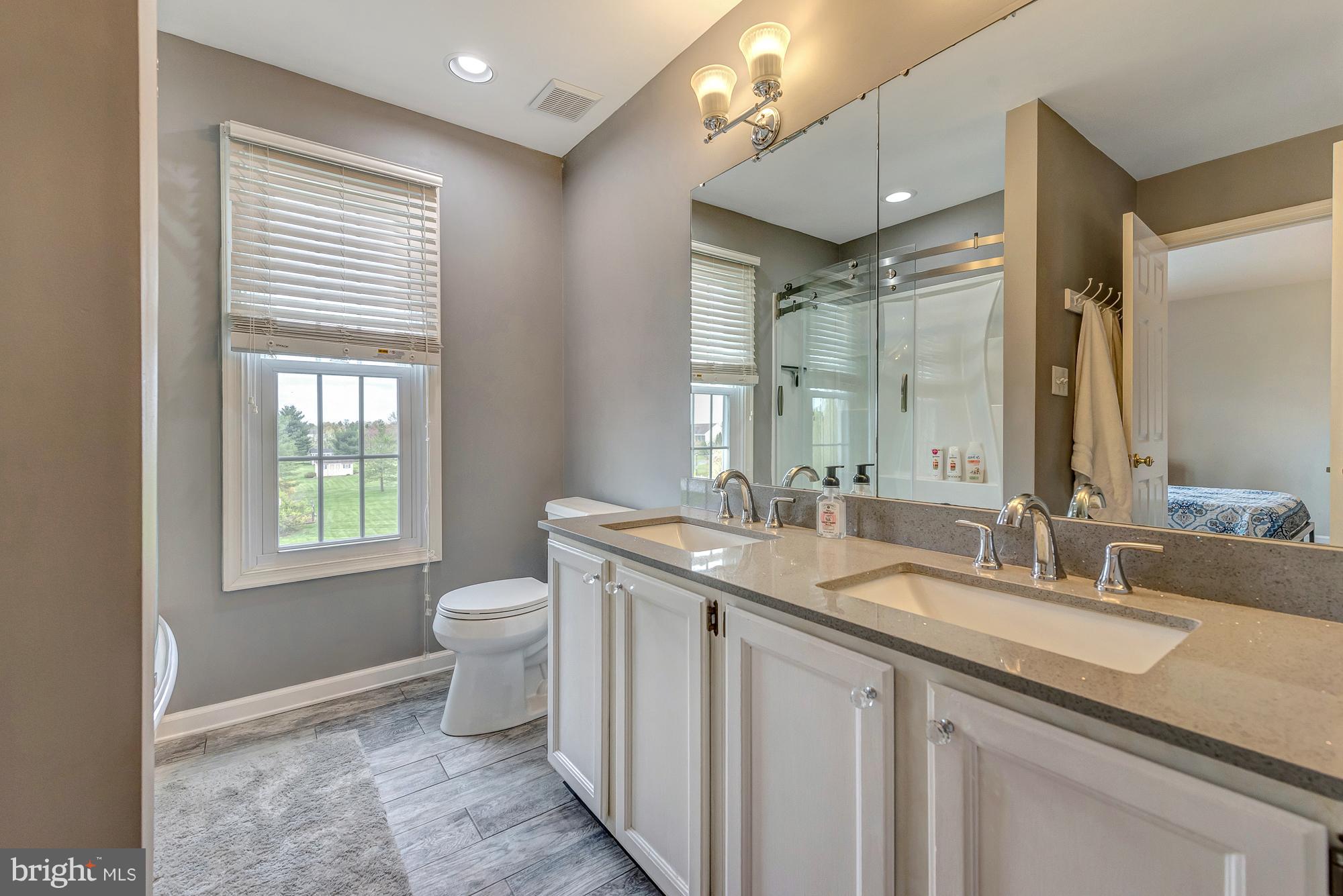 16902 Hoskinson Road Poolesville, MD 20837 - Photo 24 of 30 This hall bath is better than most master baths!