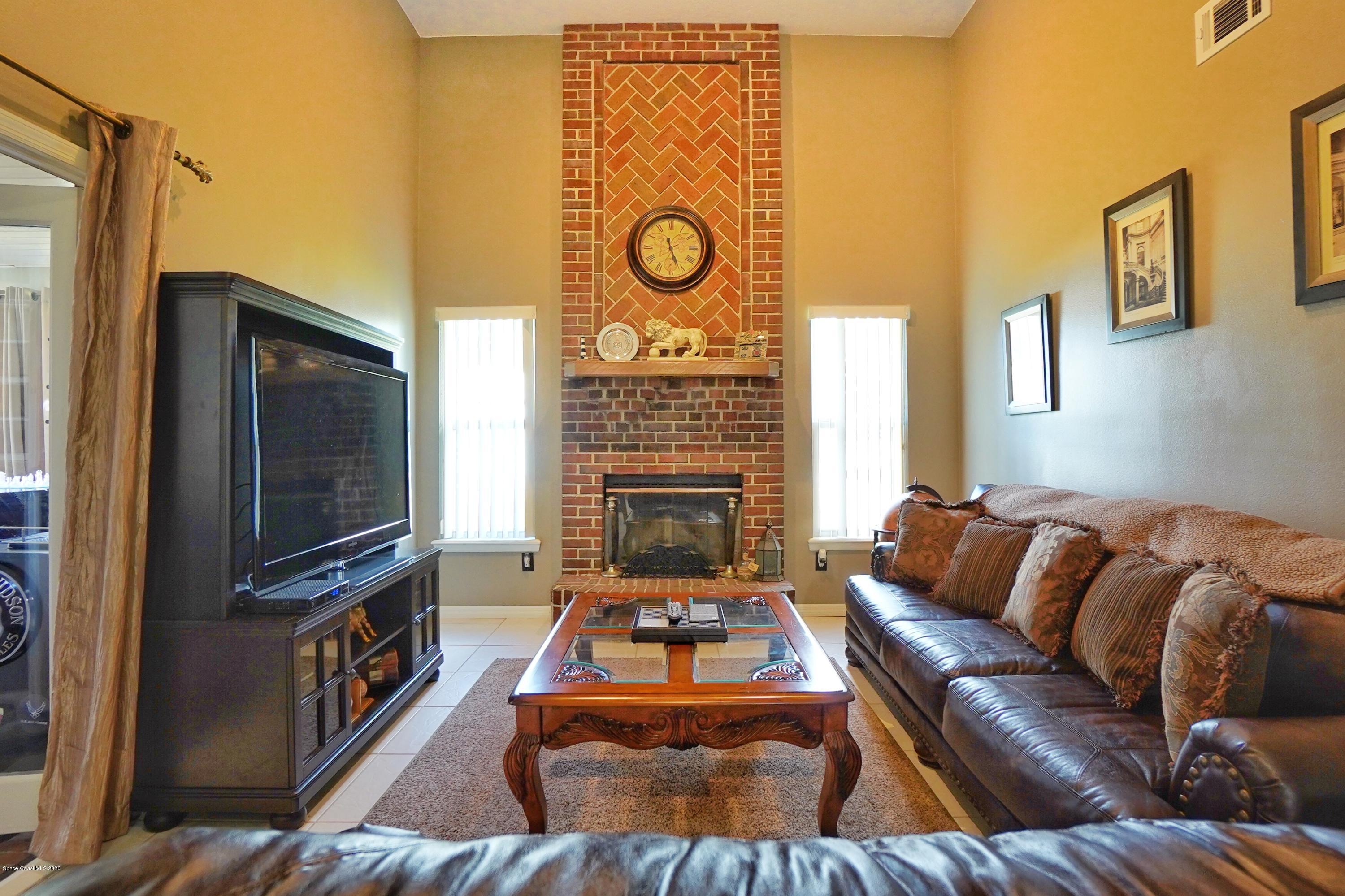 440 North Burnett Road Cocoa, FL 32926 - Photo 14 of 44 440 Familyroom