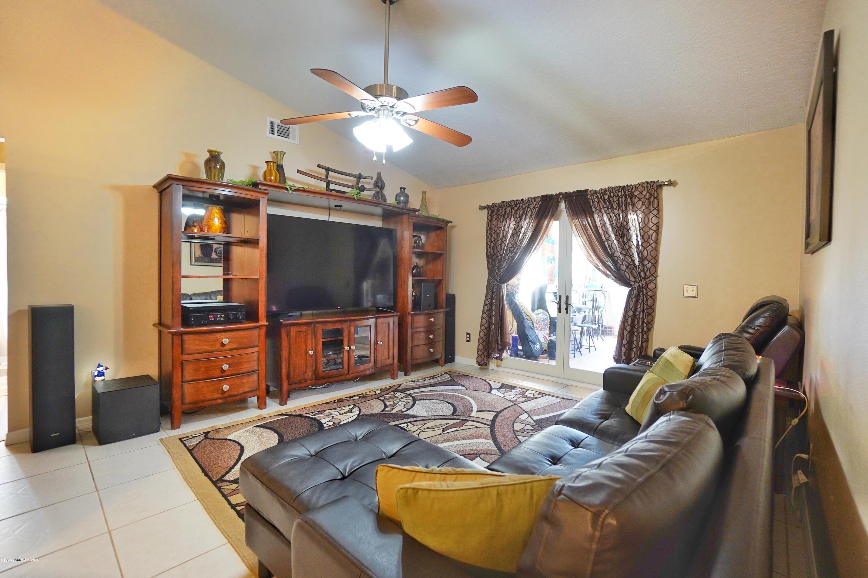 440 North Burnett Road Cocoa, FL 32926 - Photo 22 of 44 440 Livingroom