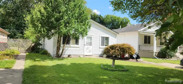 $1,600 | 21182 Poinciana Street, Southfield, MI 48033