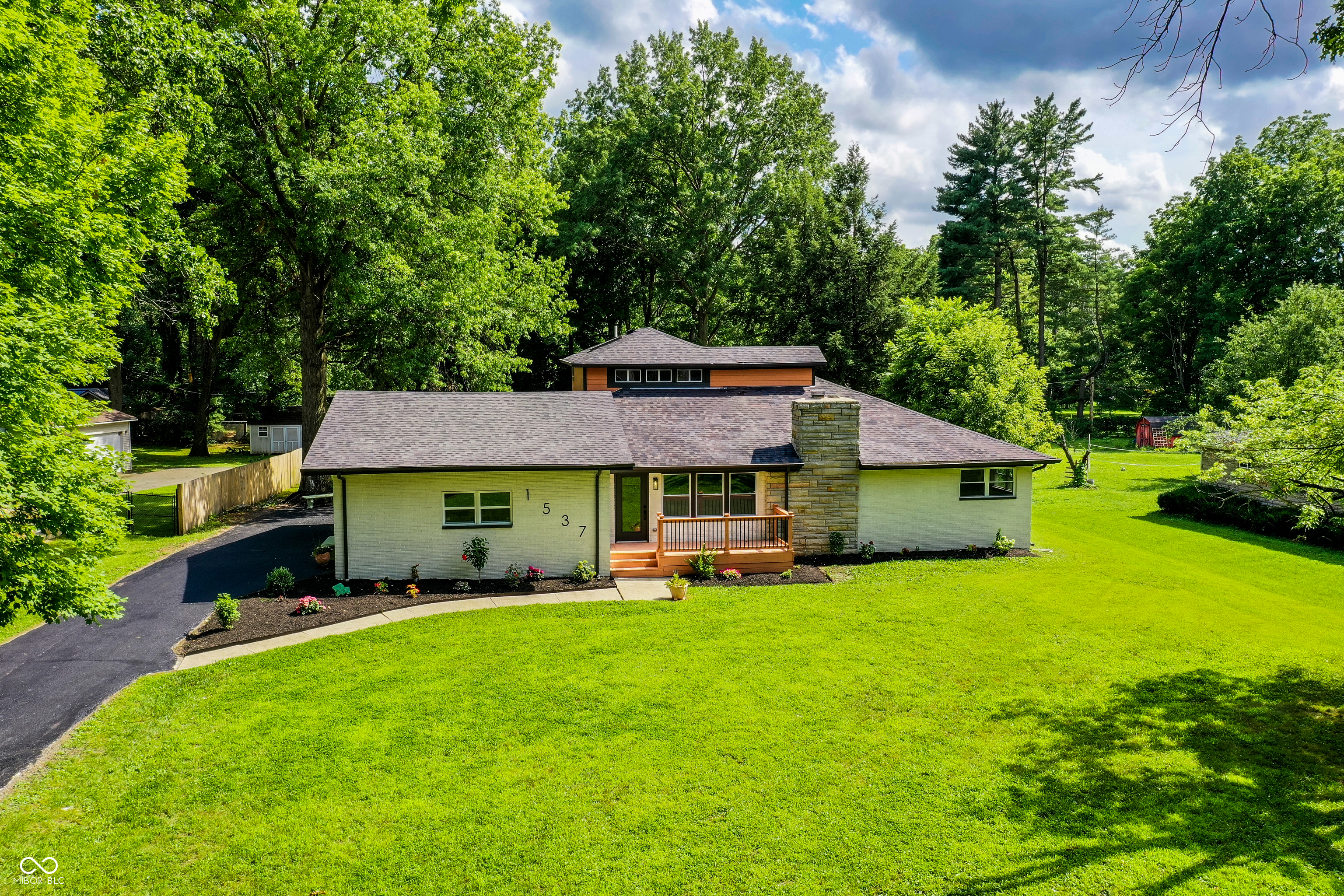 1537 Greer Dell Road Indianapolis, IN 46260 - Photo 3 of 62