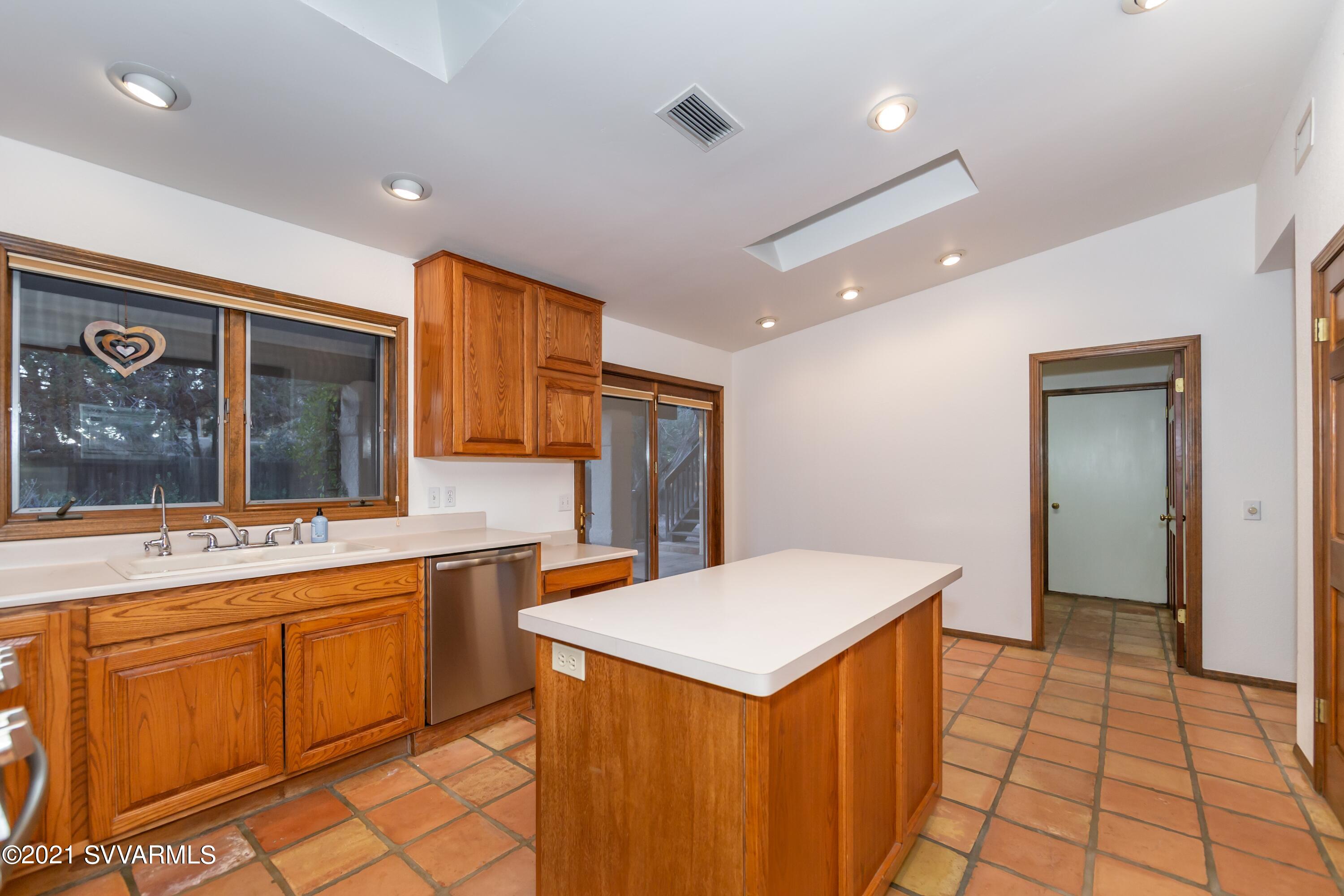 535 Rodeo Road Sedona, AZ 86336 - Photo 7 of 24 010_Kitchen