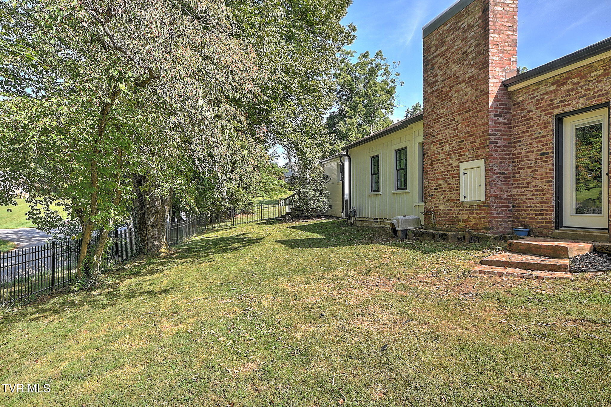 204 Parkway Road Bristol, TN 37620 - Photo 49 of 75 51-web-or-mls-204 Parkway KW-51