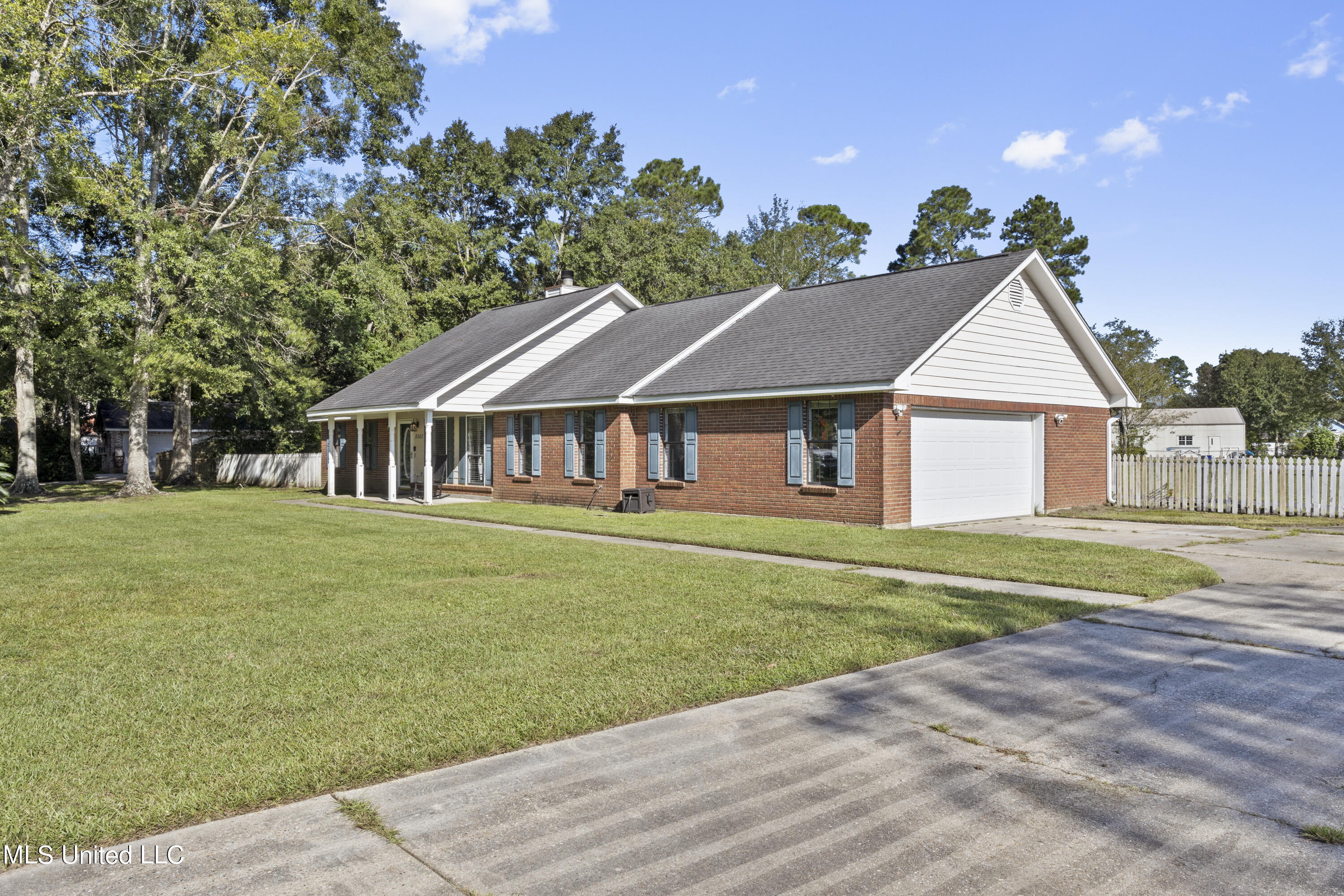 8262 Curry Road Biloxi, MS 39532 - Photo 2 of 32 002 (15)