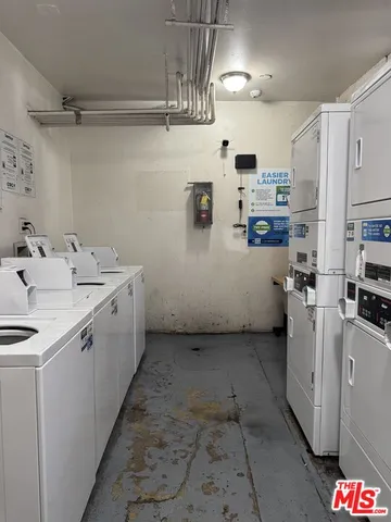 $1,800 | 920 South Hobart Boulevard, Unit 302, Los Angeles, CA 90006