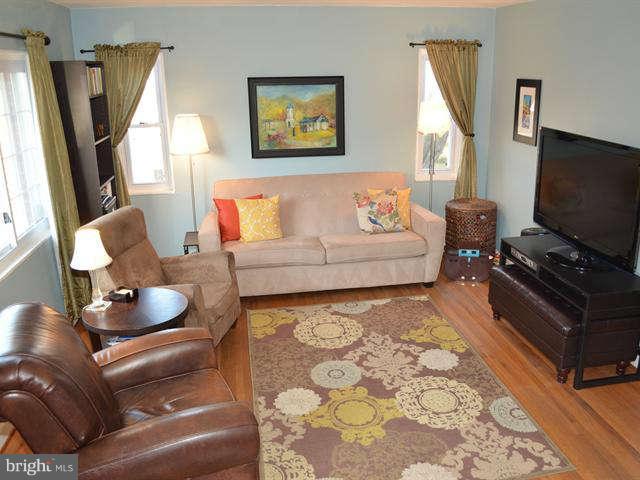 11305 Galt Avenue Silver Spring, MD 20902 - Photo 3 of 26 Living Room