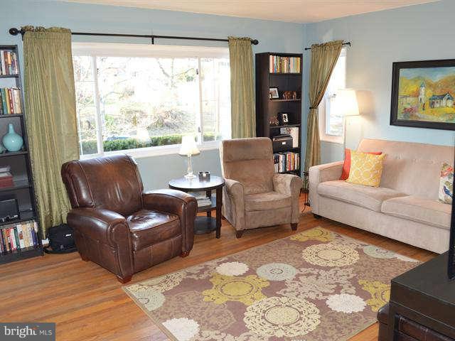 11305 Galt Avenue Silver Spring, MD 20902 - Photo 4 of 26 Living Room