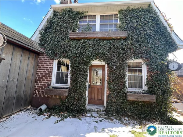 $1,900 | 4652 Hamilton Boulevard, Unit REAR, Allentown, PA 18103