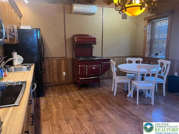 $1,900 | 4652 Hamilton Boulevard, Unit REAR, Allentown, PA 18103