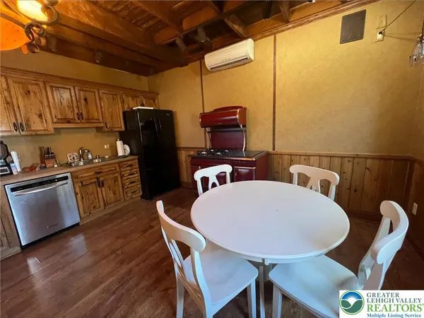 $1,900 | 4652 Hamilton Boulevard, Unit REAR, Allentown, PA 18103