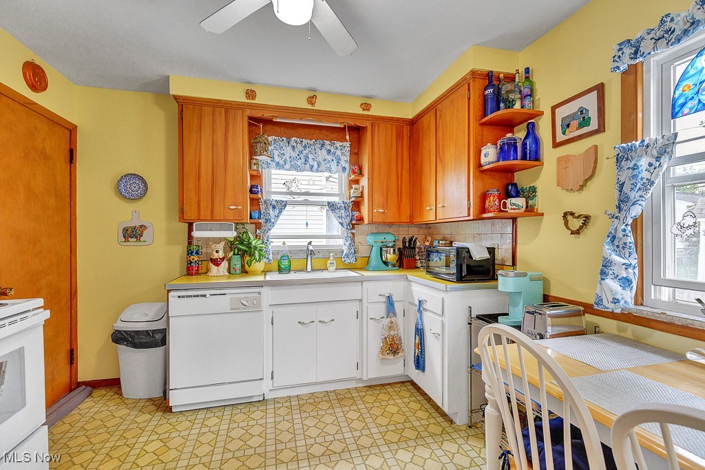 4230 Lambert Road Cleveland, OH 44121 - Photo 13 of 26