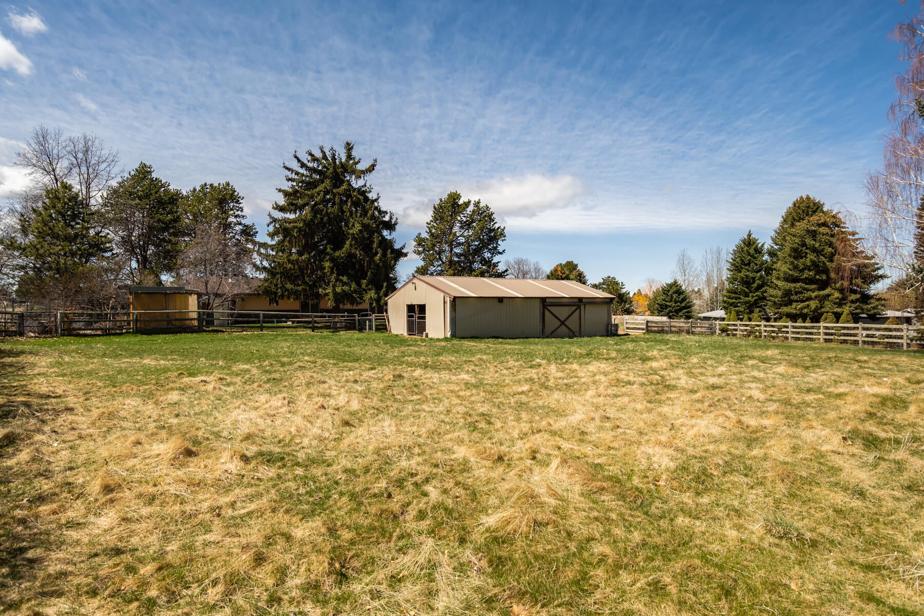 61865 Dobbin Road Bend, OR 97702 - Photo 26 of 38 25