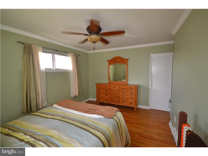 27 Russell Road Willow Grove, PA 19090 - Photo 13 of 25 Master Bedroom