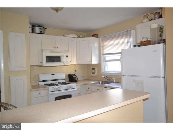 27 Russell Road Willow Grove, PA 19090 - Photo 8 of 25 Kitchen