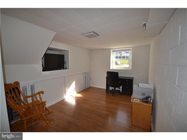 27 Russell Road Willow Grove, PA 19090 - Photo 9 of 25 Family Room