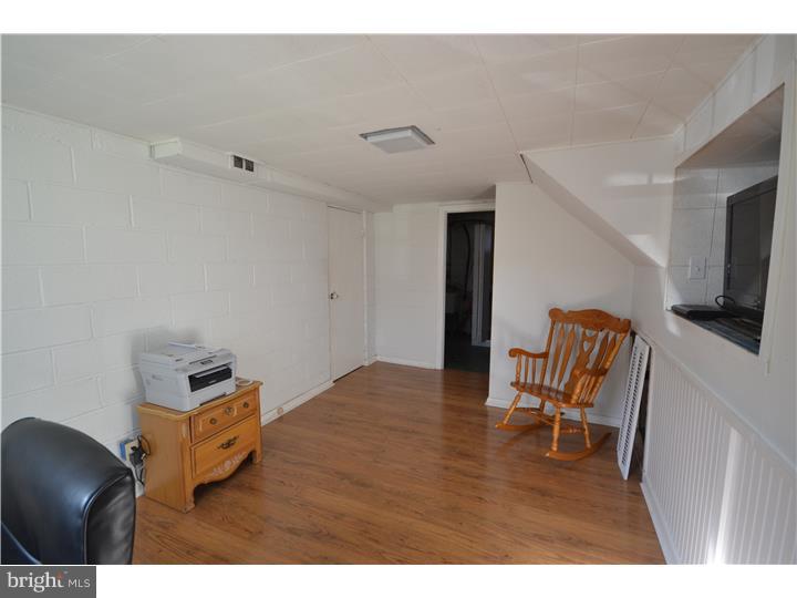 27 Russell Road Willow Grove, PA 19090 - Photo 10 of 25 Family Room