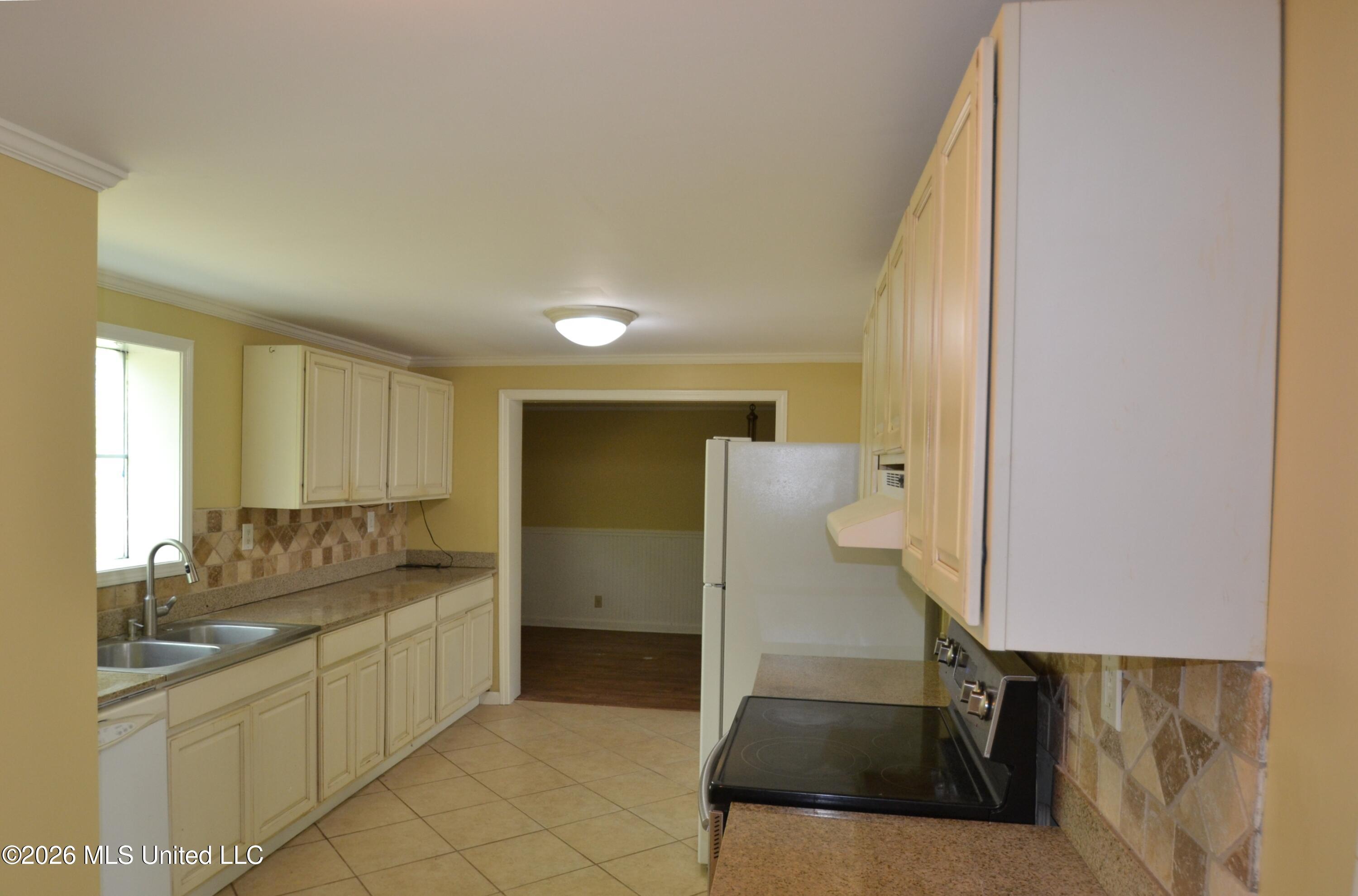 590 Leewood Road Holly Springs, MS 38635 - Photo 4 of 26 Plenty of Cabinets