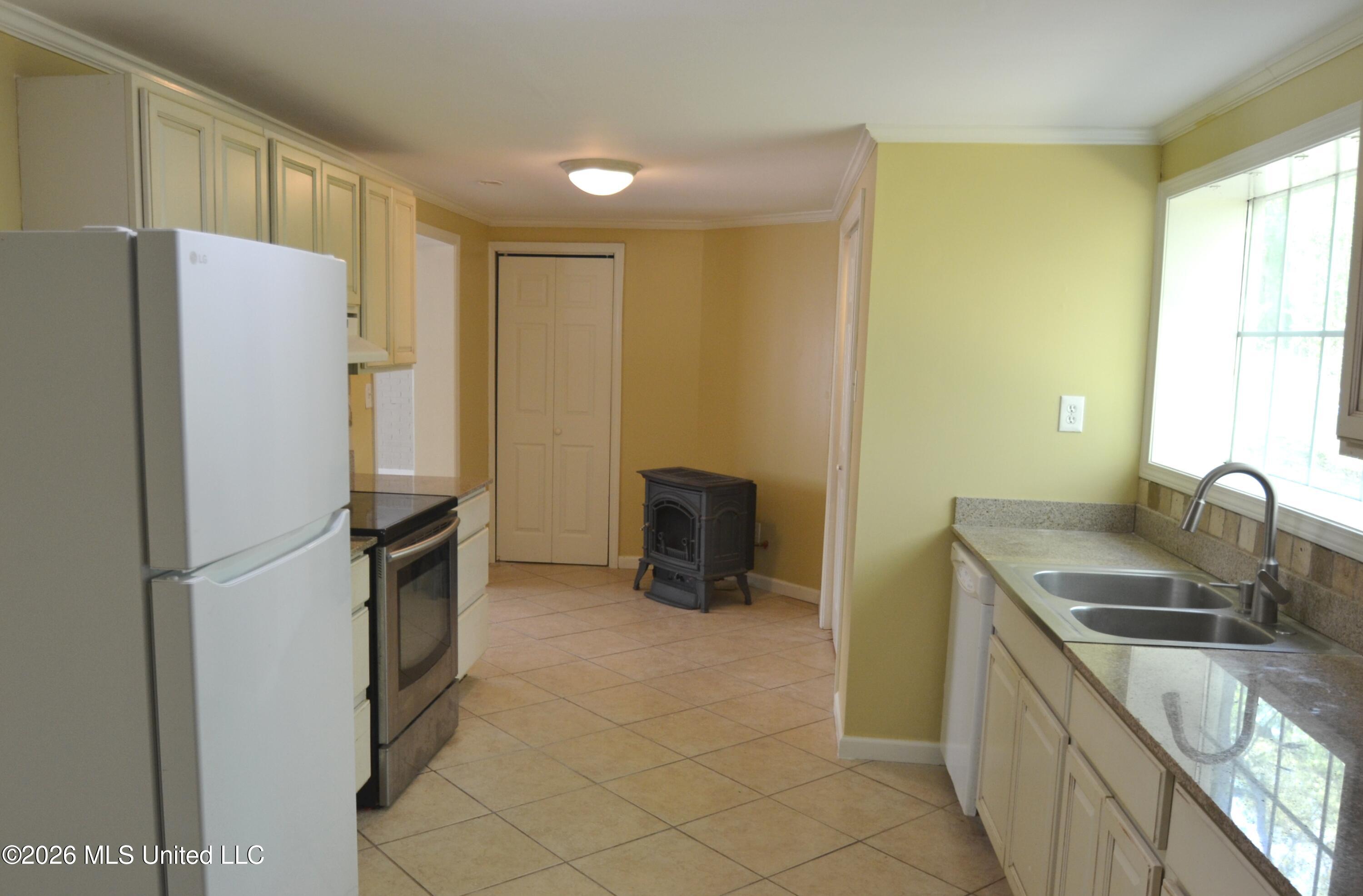 590 Leewood Road Holly Springs, MS 38635 - Photo 5 of 26 Kitchen