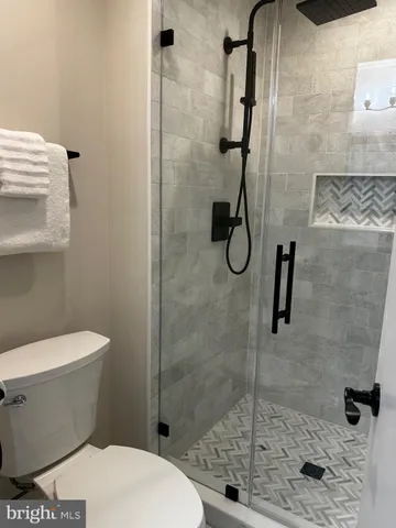 a bathroom with a toilet and a shower