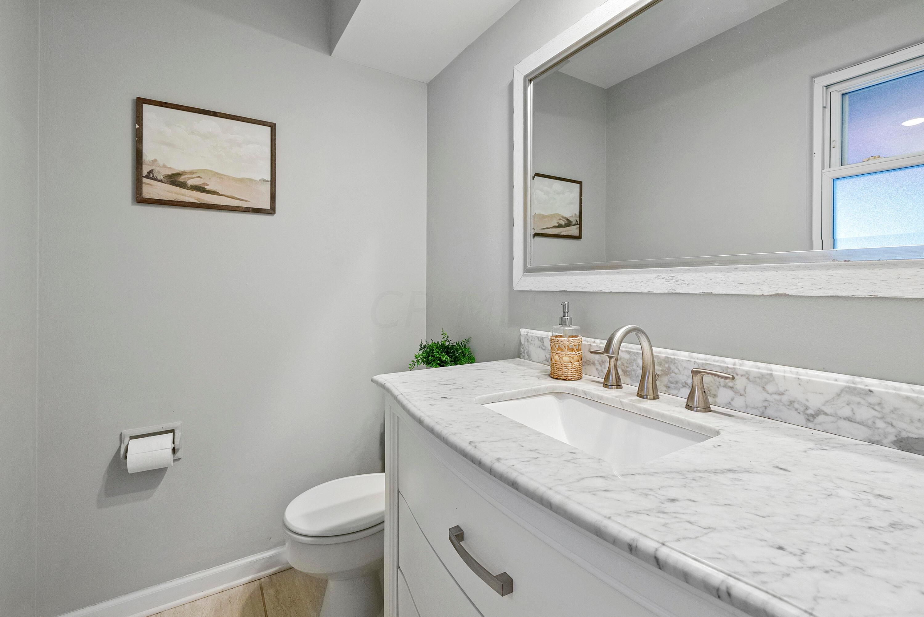 1650 Oak Hill Road Columbus, OH 43220 - Photo 26 of 67 Bathroom