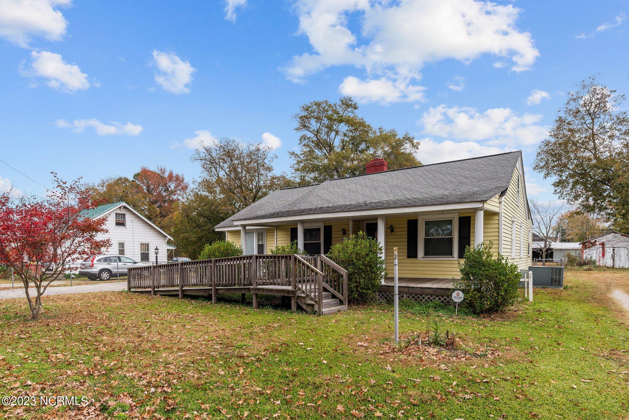 4137 Lee Street Ayden, NC 28513 - Photo 2 of 55 42-web-or-mls-DSC_5224