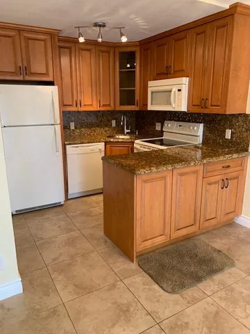 $2,450 | 1907 Northeast 2nd Street, Unit 16, Deerfield Beach, FL 33441