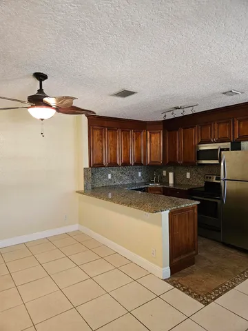 $2,450 | 1907 Northeast 2nd Street, Unit 16, Deerfield Beach, FL 33441