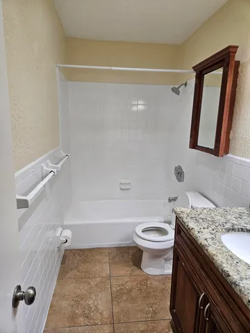 $2,450 | 1907 Northeast 2nd Street, Unit 16, Deerfield Beach, FL 33441